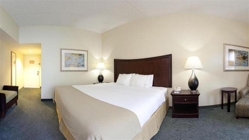 Holiday Inn Express Indianapolis Airport By Ihg Plainfield Buitenkant foto