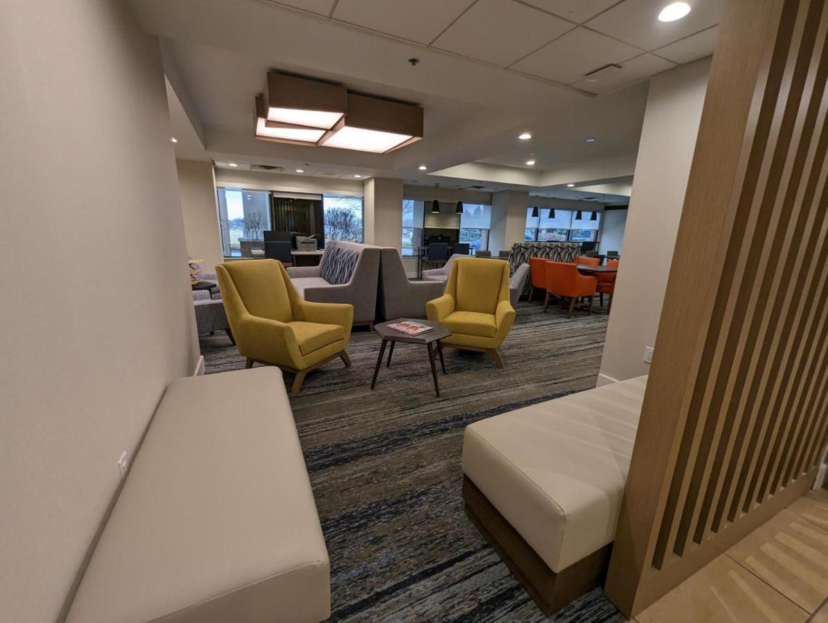 Holiday Inn Express Indianapolis Airport By Ihg Plainfield Buitenkant foto