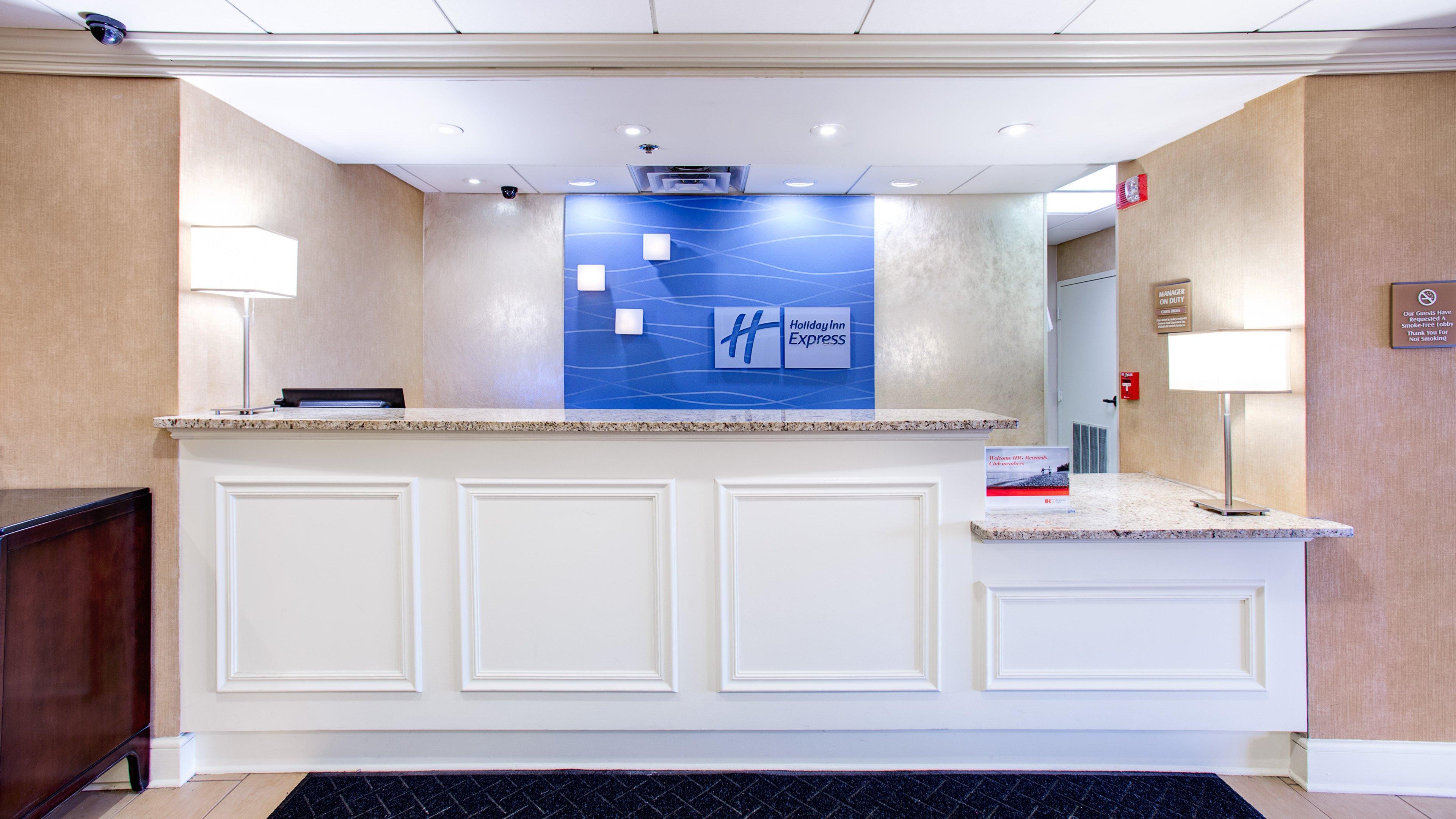 Holiday Inn Express Indianapolis Airport By Ihg Plainfield Buitenkant foto