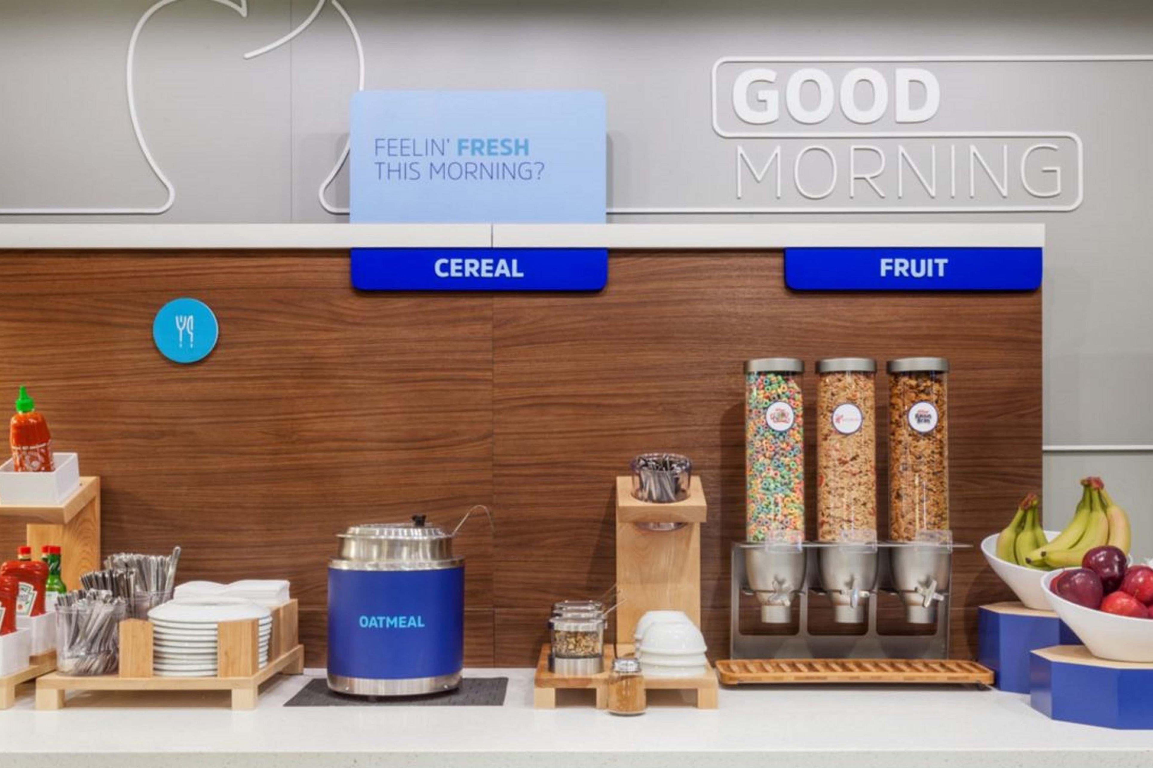 Holiday Inn Express Indianapolis Airport By Ihg Plainfield Buitenkant foto