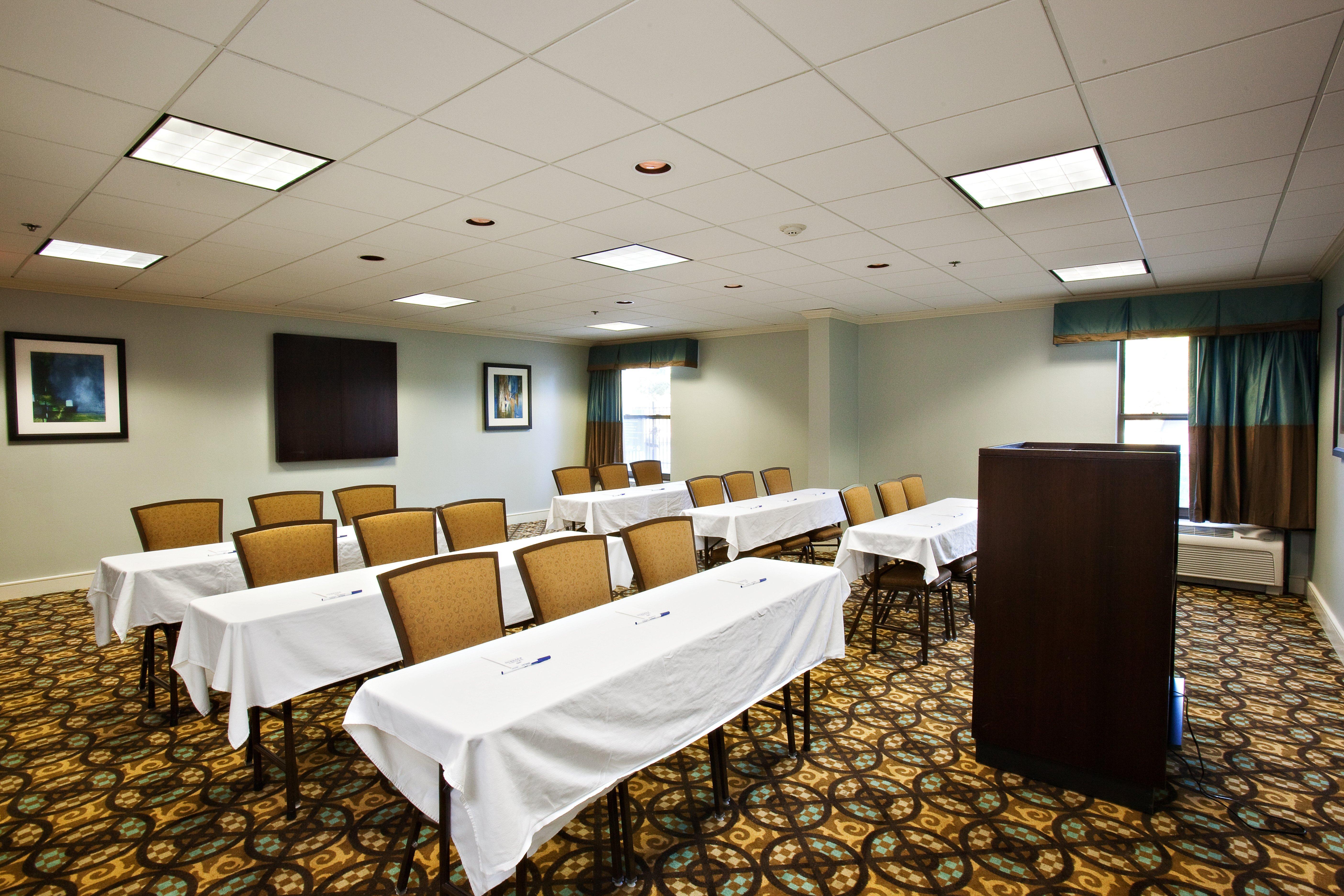Holiday Inn Express Indianapolis Airport By Ihg Plainfield Buitenkant foto
