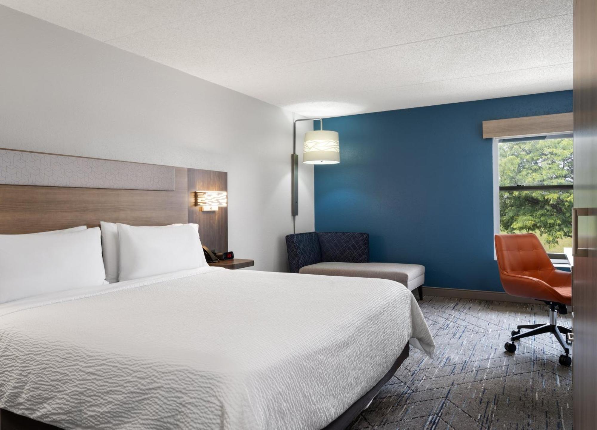 Holiday Inn Express Indianapolis Airport By Ihg Plainfield Buitenkant foto