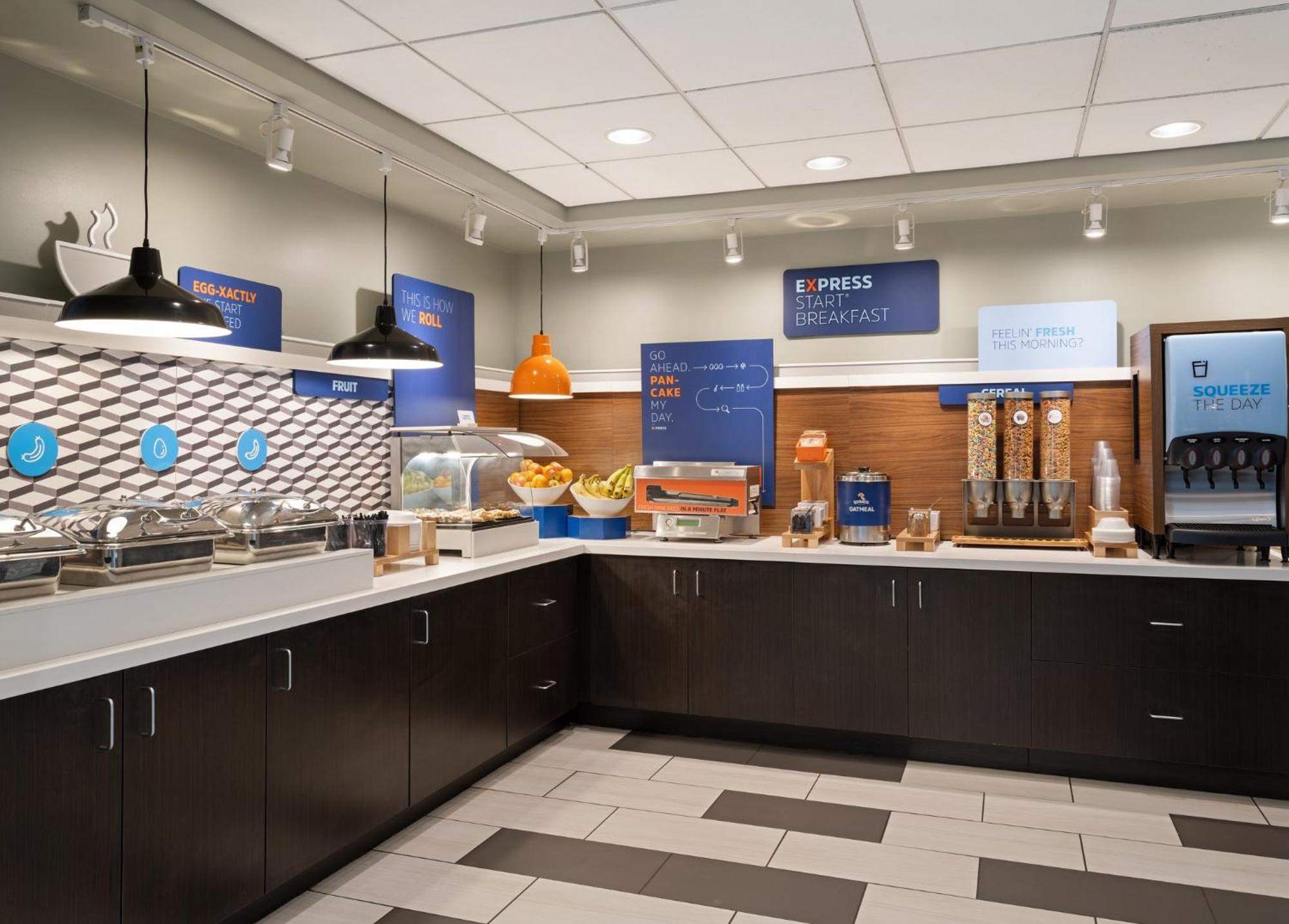 Holiday Inn Express Indianapolis Airport By Ihg Plainfield Buitenkant foto
