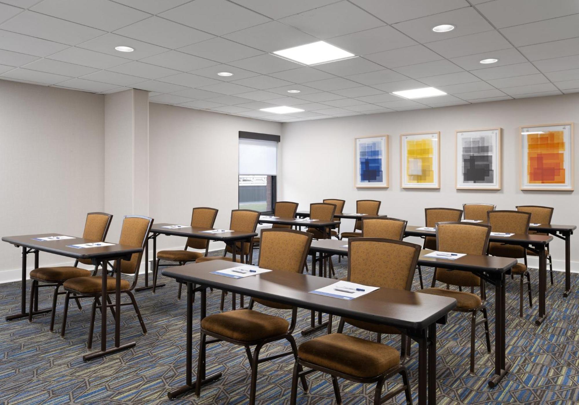 Holiday Inn Express Indianapolis Airport By Ihg Plainfield Buitenkant foto