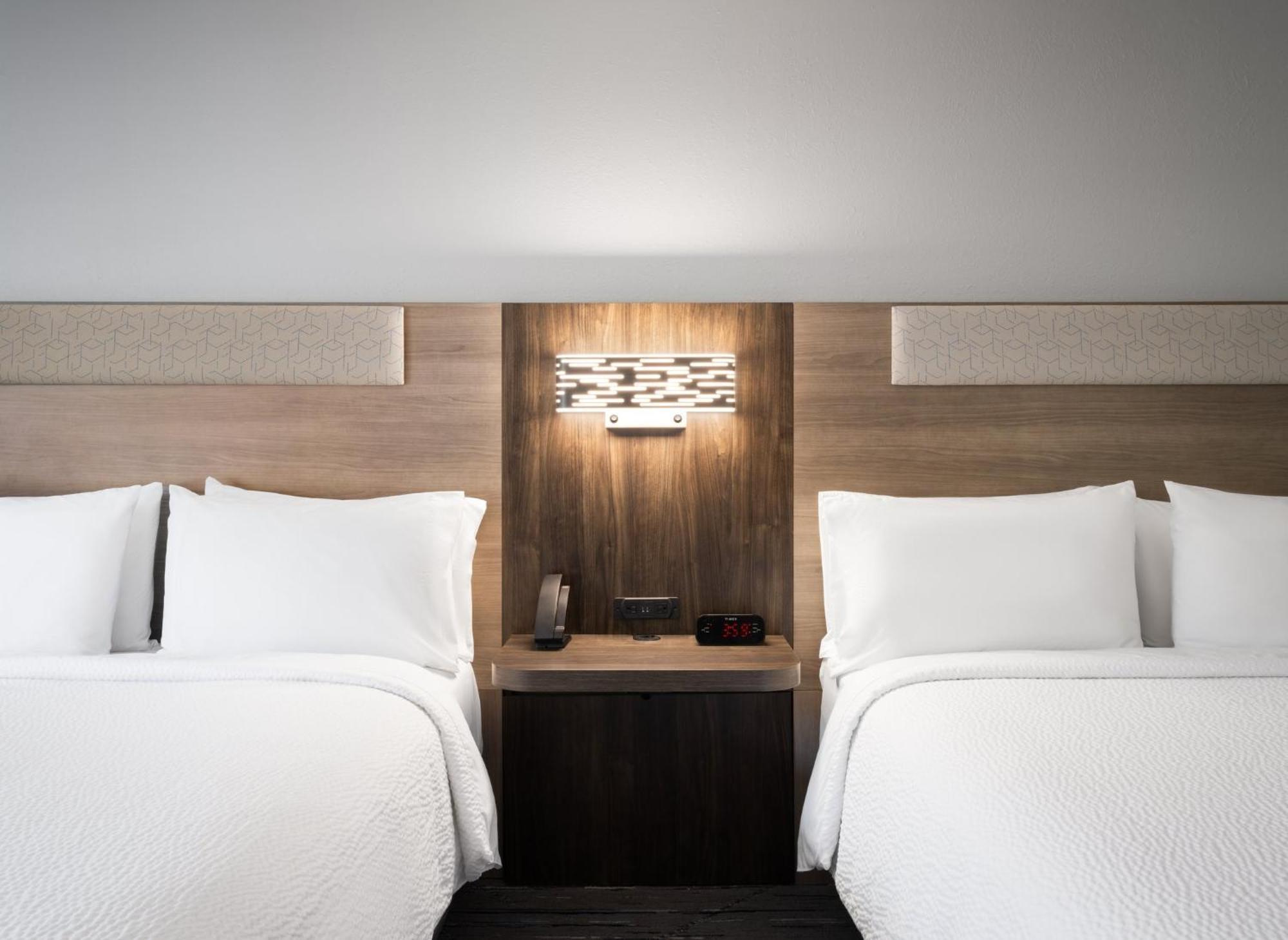 Holiday Inn Express Indianapolis Airport By Ihg Plainfield Buitenkant foto