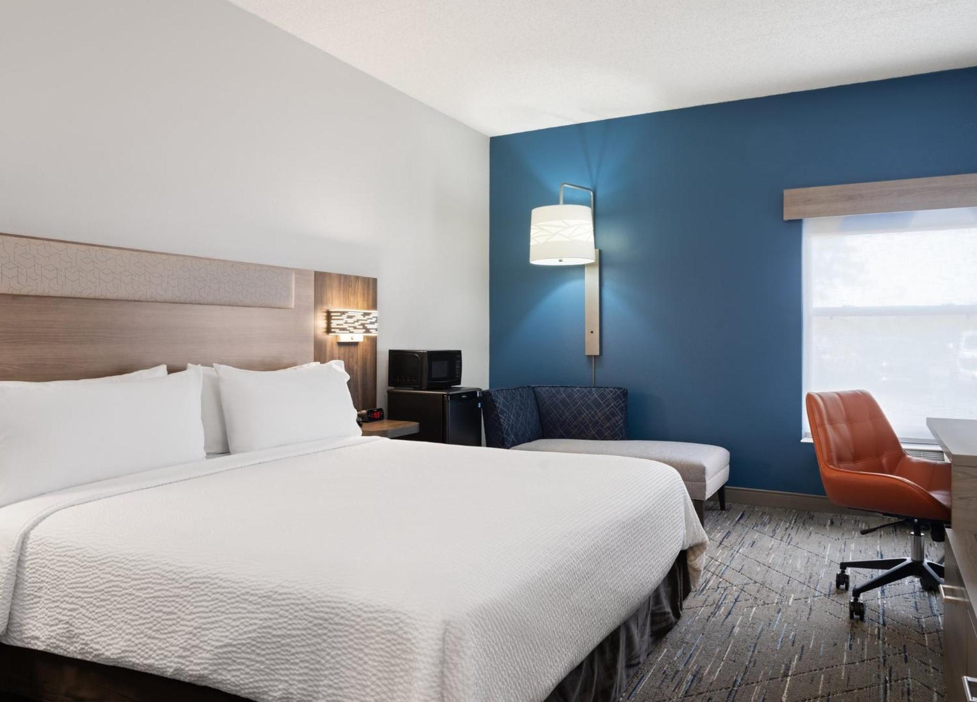Holiday Inn Express Indianapolis Airport By Ihg Plainfield Buitenkant foto