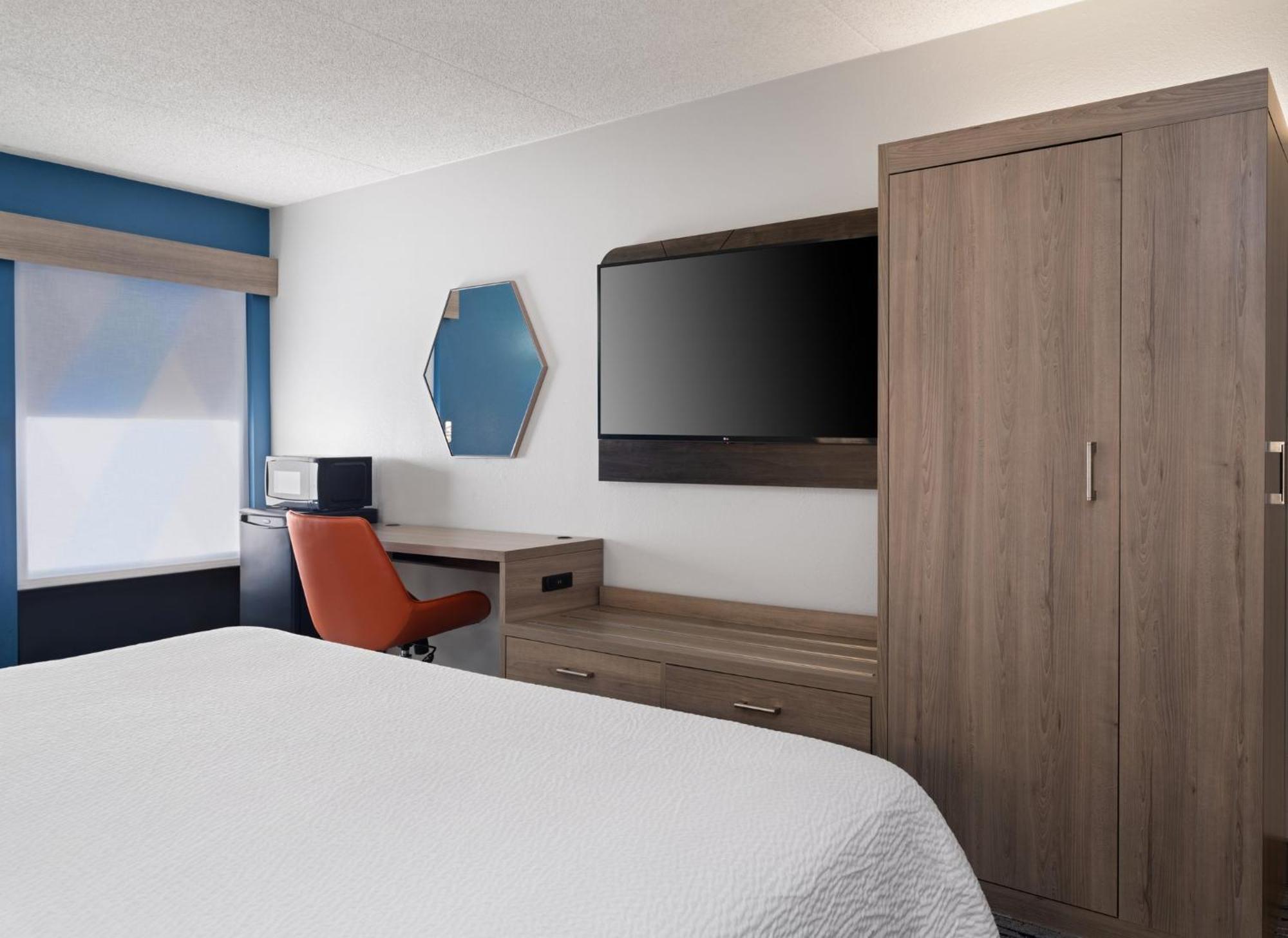 Holiday Inn Express Indianapolis Airport By Ihg Plainfield Buitenkant foto
