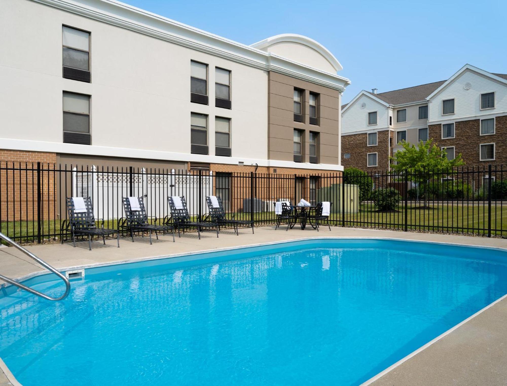 Holiday Inn Express Indianapolis Airport By Ihg Plainfield Buitenkant foto